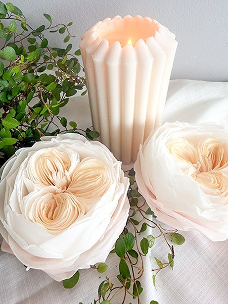 Ivory – håndformet engelsk rosenlys i bivoks