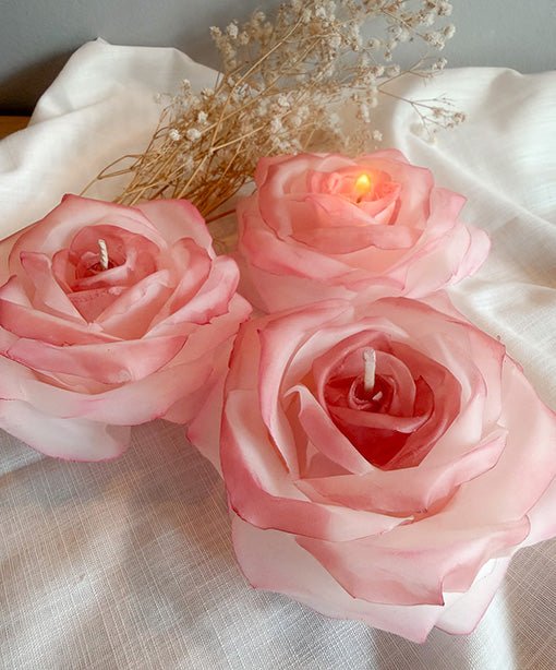 Juliette – håndformet rosenlys i bivoks
