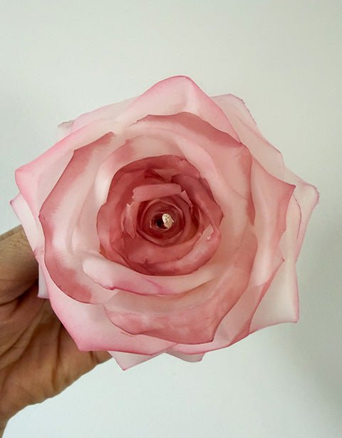 Juliette – håndformet rosenlys i bivoks