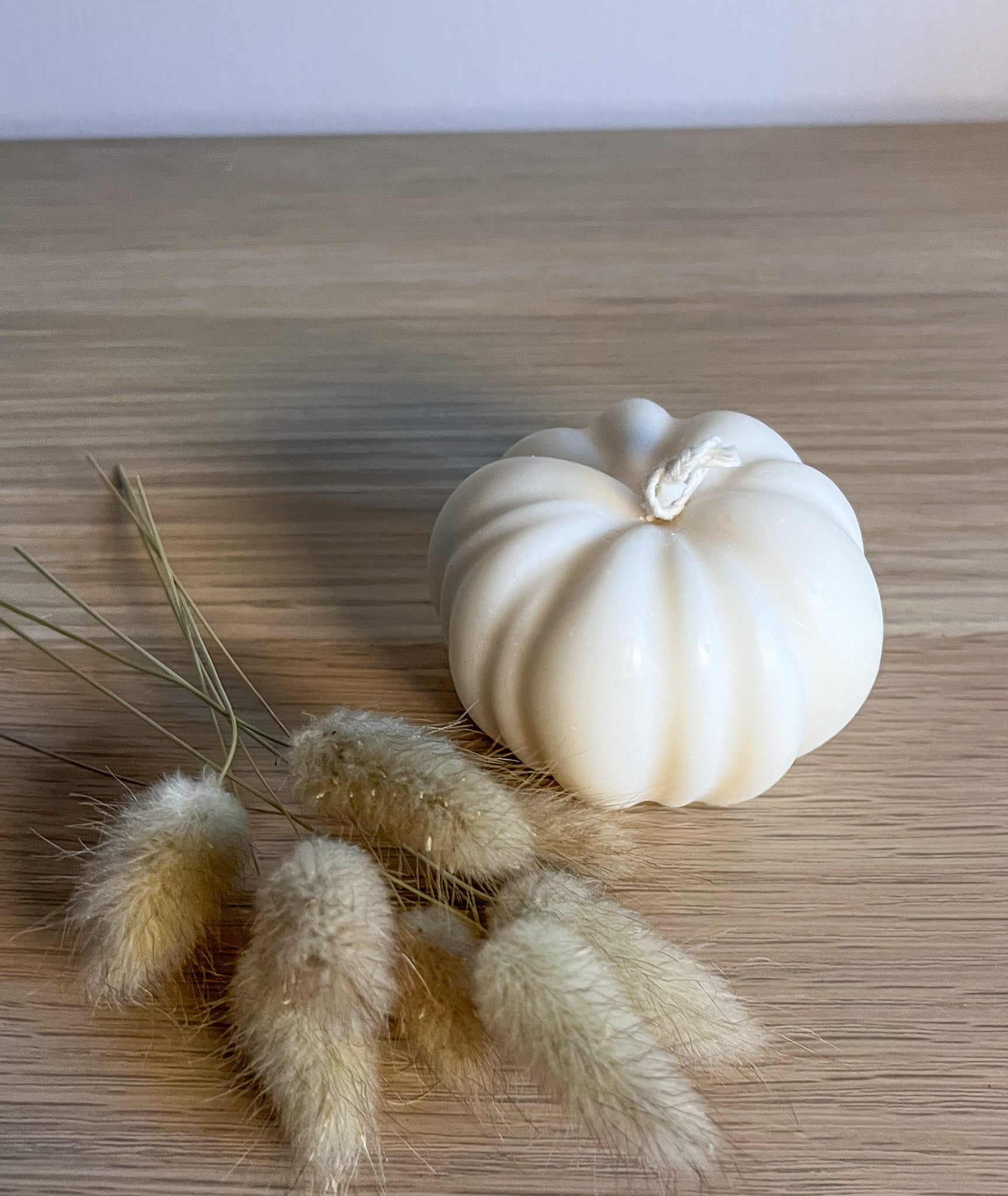 Hvidt græskarlys i sojavoks