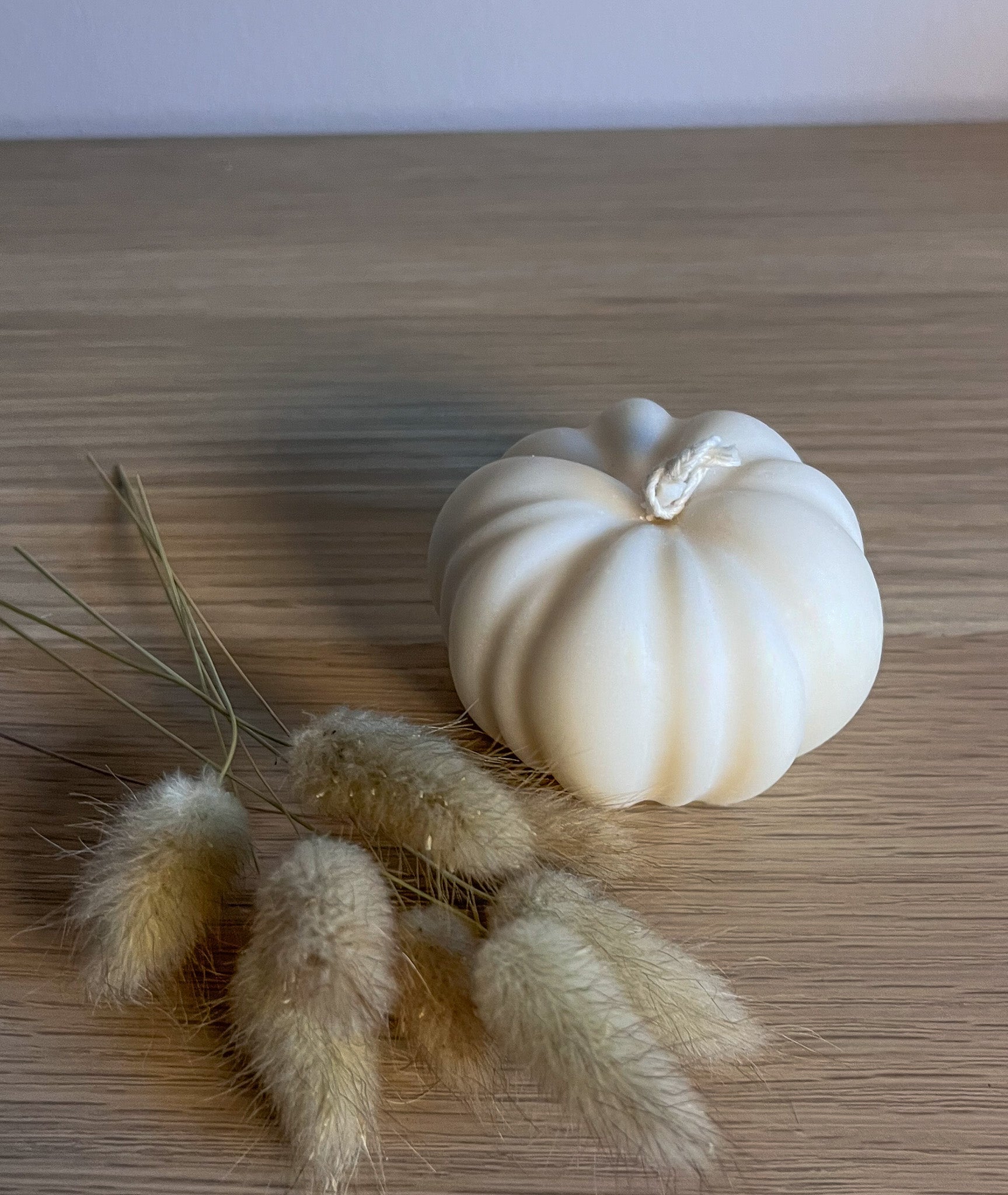 Hvidt græskarlys i sojavoks