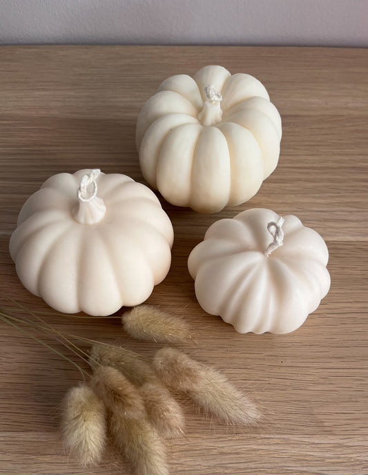 Hvidt græskarlys i sojavoks